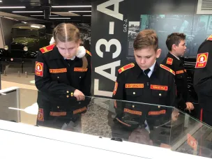 11 мая 6б класс вместе с классным руководителем Плохих Анной Викторовной и воспитателем Максимовой Натальей Анатольевной посетили Музей истории и Трудовой славы «ГАЗ».