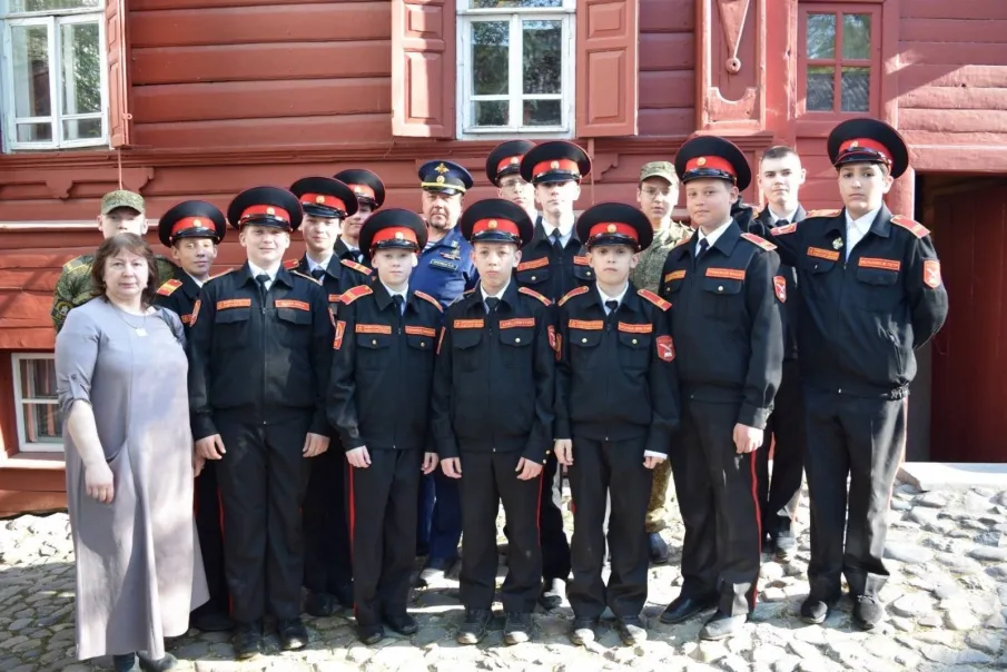 Кадеты 7в класса вместе с классным руководителем Капустиной Галиной Александровной и командиром роты майором Еркуловым Олегом посетили Музей детства А.М. Горького «Домик Каширина».