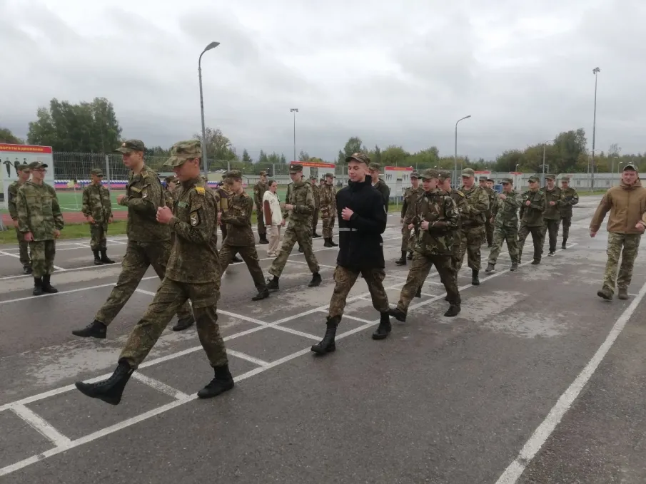 В этот субботний день проведать наших кадет в учебный центр “Гвардеец” приехала директор школы Кудасова Ольга Александровна.