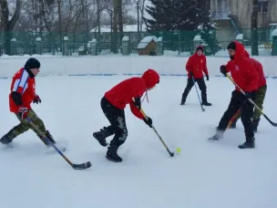 В хоккей играют настоящие кадеты 