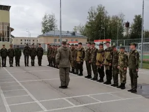 Сегодня наши учащиеся 7-8 классов прибыли на смену «Будущее России» в ДСООЦ « Лазурный», а ученики 9-10 классов на сборы в УЦ « Гвардеец»