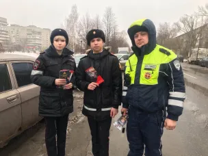 Кадеты 9 А класса совместно с сотрудниками ГИБДД Нижнего Новгорода приняли участие в профилактической акции «Автокресло – детям!».