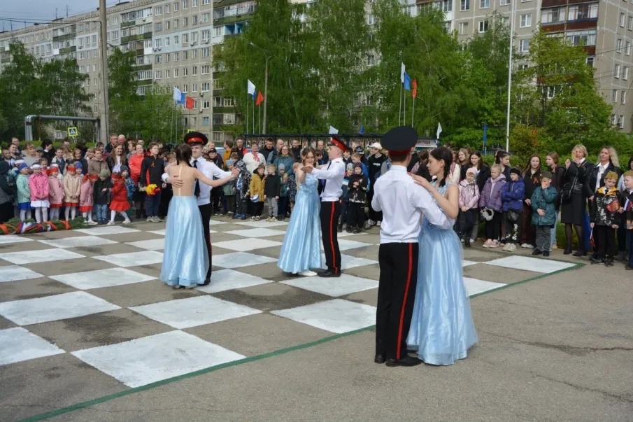 5 мая кадеты 9-х классов приняли участие в торжественном митинге и праздничном концерте, которые были посвящены 78 годовщине Победы Советского народа в Великой Отечественной войне. Мероприятие проходило в Автозаводском районе нашего города, у спортивного комплекса «Новое поколение».