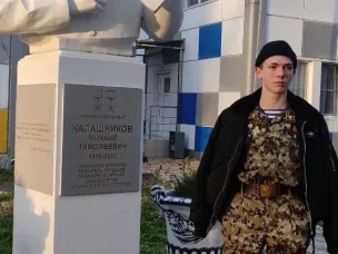 Ученик 10 Б класса Макаров Роман со 2 по 15 февраля 2023 года побывал во Всероссийский детском центре “Смена” на реализуемой образовательной программе “Патриот России”