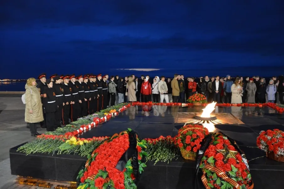 Параллель 9-х классов Нижегородской кадетской школы приняла участие в церемонии воссоединения Вечного огня у мемориального комплекса в Нижегородском кремле.