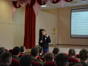 Встреча обучающихся 10-11 классов Нижегородской кадетской школы с Аркадием Дидковским, начальником Молодёжного инженерного центра МГТУ им. Баумана