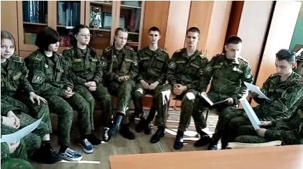 19 апреля, в День единых действий, кадеты 8д класса почтили память жертв геноцида в годы Великой Отечественной войны.