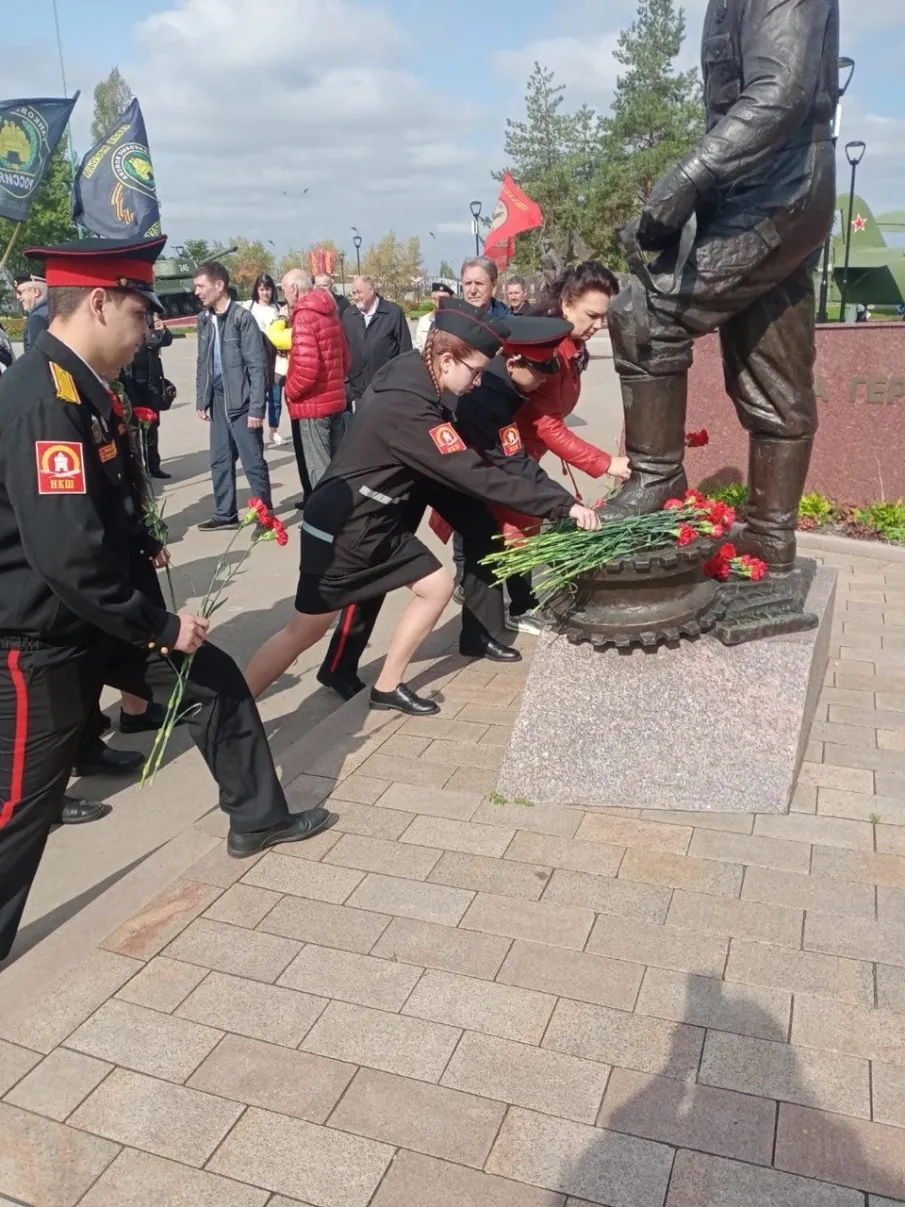 Сегодня ученики Нижегородской кадетской школы стали участниками торжественного мероприятия, посвященного дню Танкиста в Парке Победы