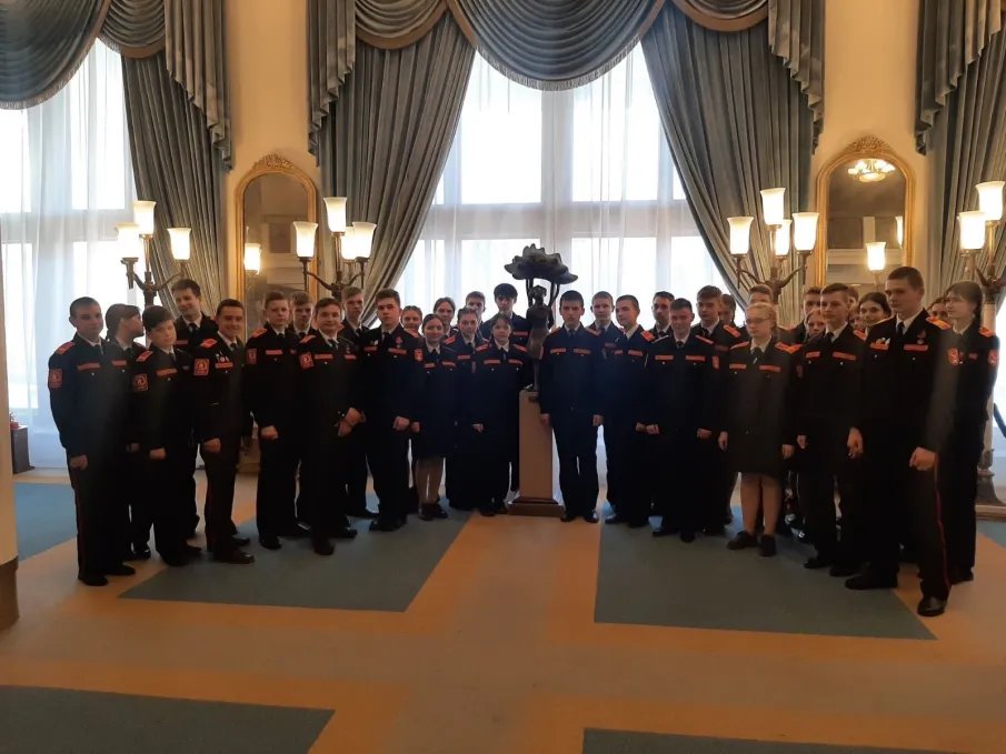 Обучающиеся Нижегородской кадетской школы посетили Нижегородский государственный академический театр оперы и балета имени А. С. Пушкина,где познакомились с оперой «Сурский рубеж", представленной артистами Чувашского государственного театра оперы и балета.