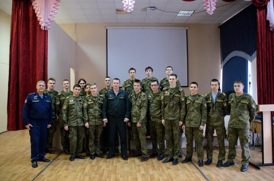 Профориентационная встреча обучающихся 10-11 классов с представителями Саратовского военного института войск национальной гвардии Российской Федерации.